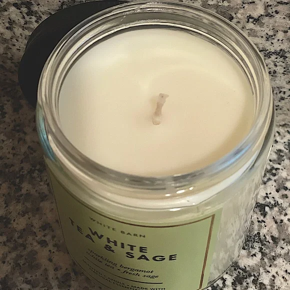 Single Wick Candle — White Tea & Sage by White Barn - Picture 7 of 8